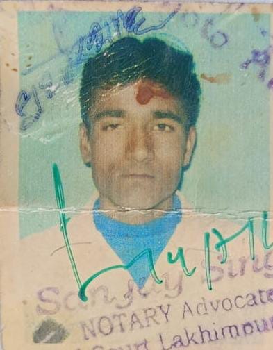 सीएचसी पर परिजनों से बातचीत करते सीओ यादवेंद्र यादव। संवाद