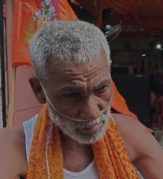 शहर के रुड़की रोड पर ऑक्सीजन सिलिंडर लगाकर कांवड़ यात्रा पर पहुंचा भक्त परशुराम : वीडियोग्रेब