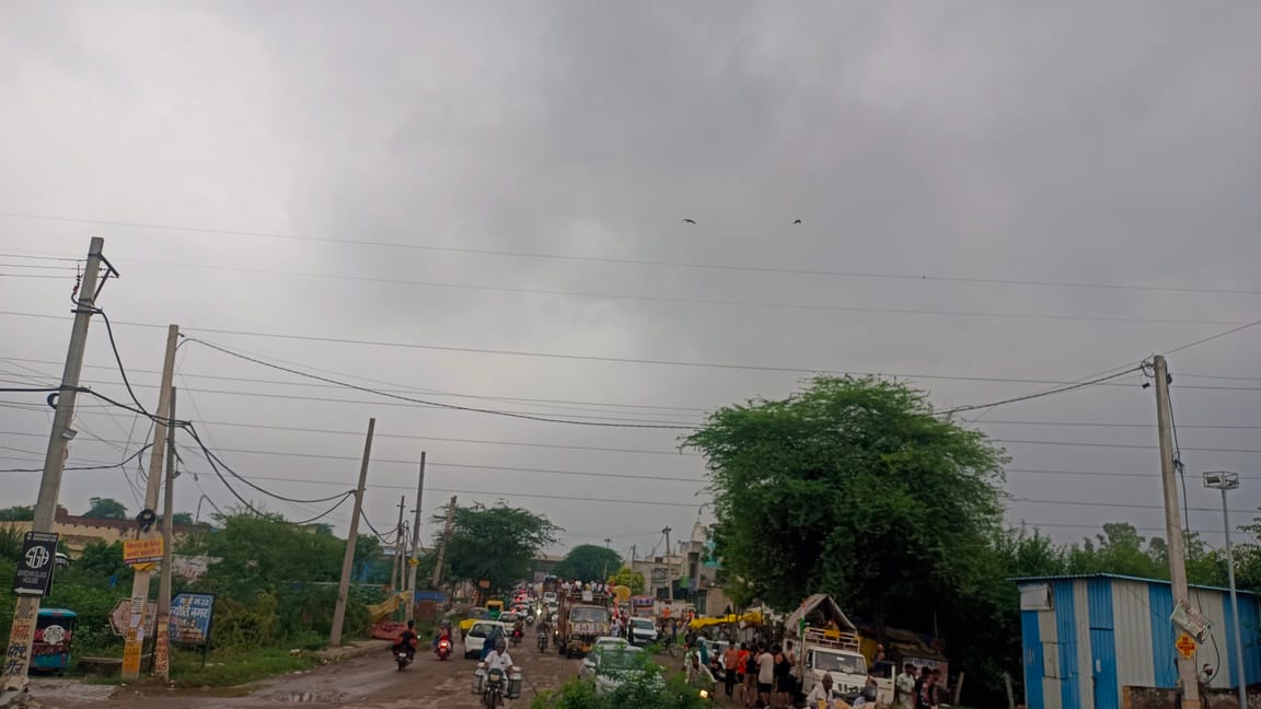 शिवालय पर लेंगे दम। पानीपत-हरिद्वार रोड से लौटा कांवड़ लेकर जाते कांवड़ियां। संवाद