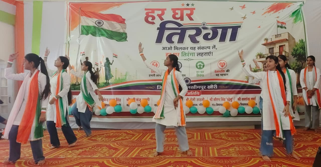 तिरंगा रैली में शामिल लोगों का हुज़ूम। संवाद तिरंगा रैली में शामिल लोगों का हुज़ूम। संवाद