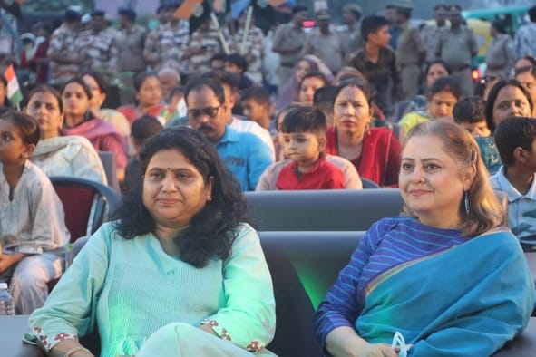  देशभक्ति के रंगों से सजी शाम
