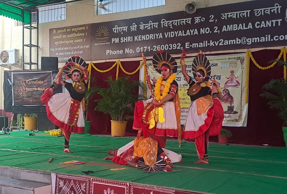 अंबाला छावनी के पीएम श्री केंद्रीय विद्यालय क्रमांक दो में आयोजित कला उत्सव में प्रस्तुति देने अंबाला छावनी के पीएम श्री केंद्रीय विद्यालय क्रमांक दो में आयोजित कला उत्सव में प्रस्तुति देने