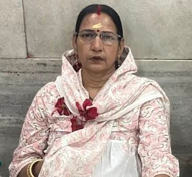 बेल्थरारोड कस्बा में तिरंगा यात्रा निकालकर भ्रमण करते पूर्व सांसद रवींद्र कुशवाहा, नगर पंचायत च