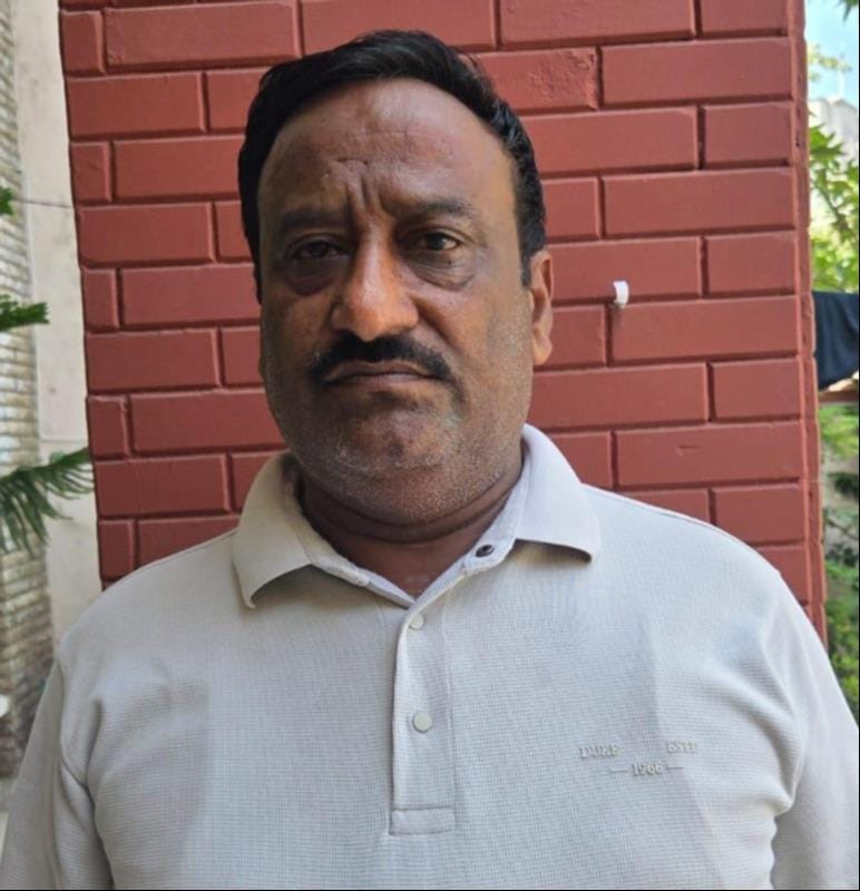 बद्दी साई मार्ग पर दुकानों के आगे खोदी गई नाली- संवाद बद्दी साई मार्ग पर दुकानों के आगे खोदी गई नाली- संवाद