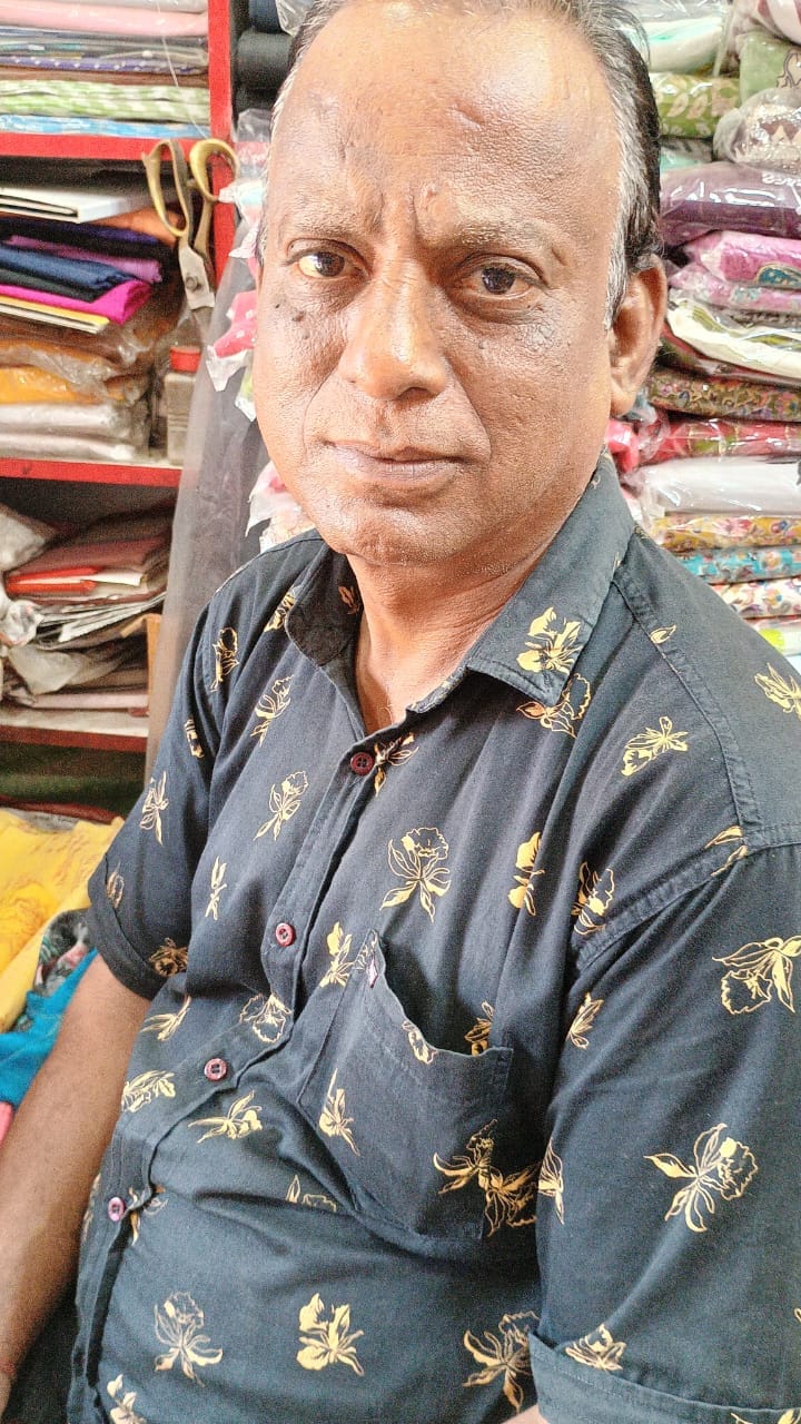 बद्दी साई मार्ग पर दुकानों के आगे खोदी गई नाली- संवाद बद्दी साई मार्ग पर दुकानों के आगे खोदी गई नाली- संवाद