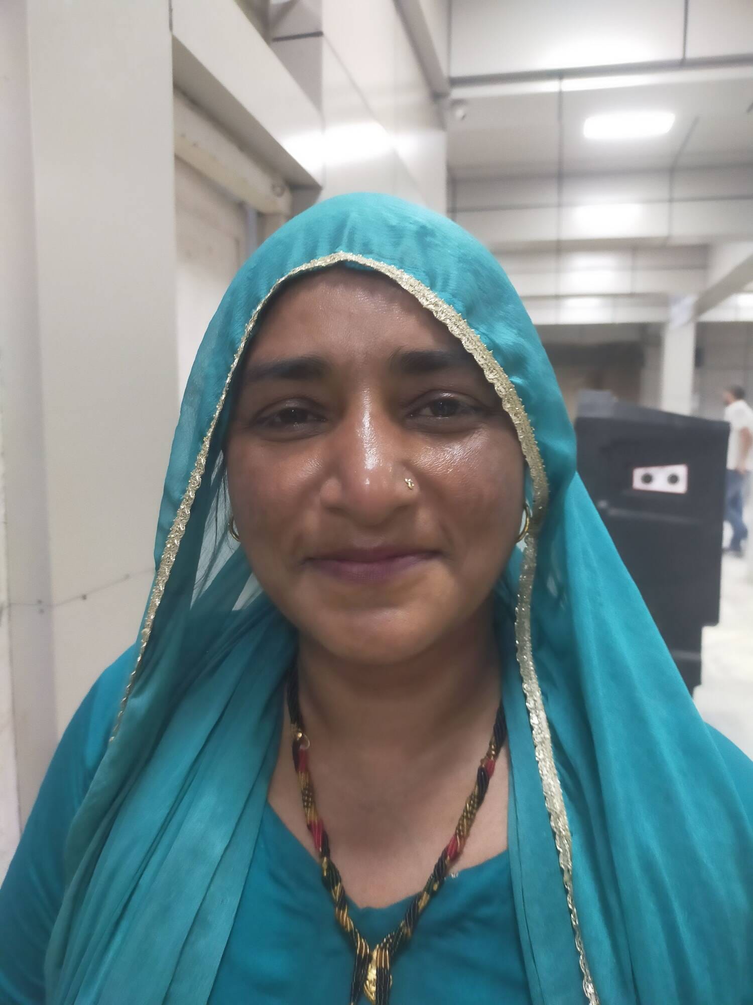 फोटो 11 महिला की आंखों की जांच करते चिकित्सक। संवाद
