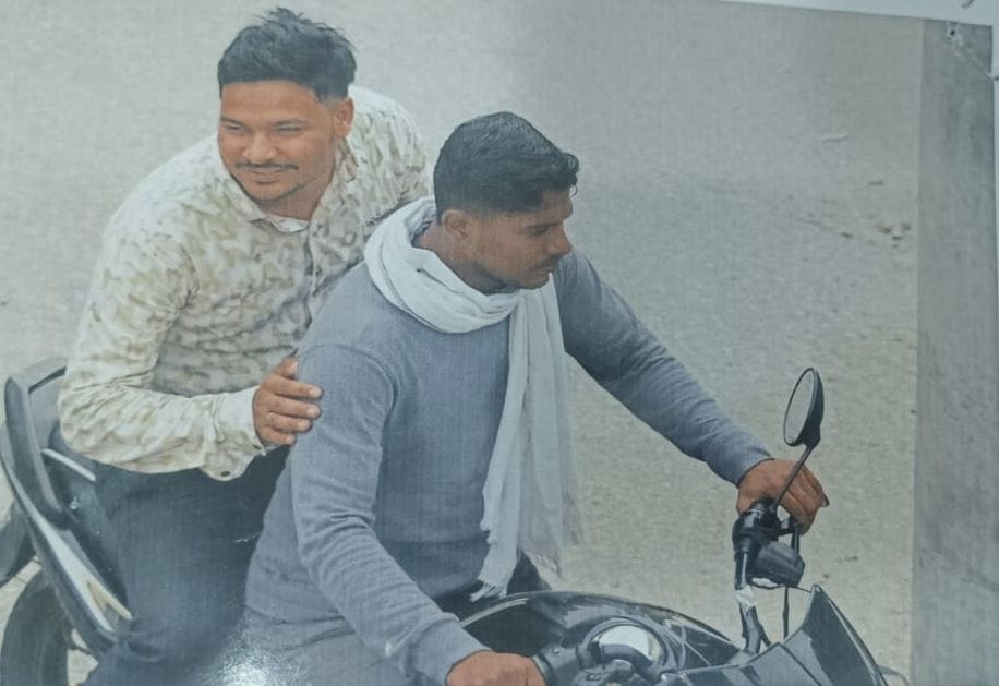 फोटो45 शिकायतकर्ता रूपकिशोर। संवाद