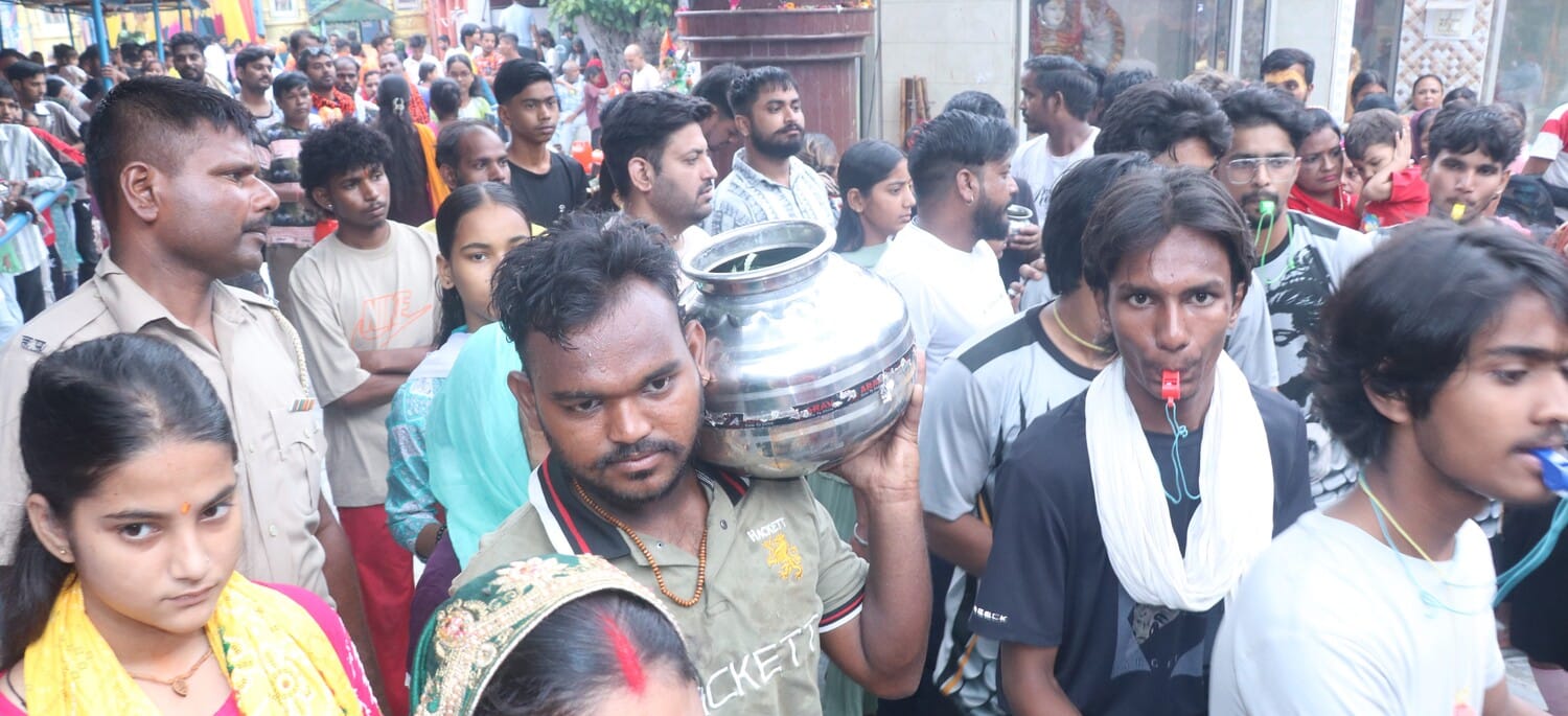 महाकाल के स्वरूप को लेकर मंदिर पहुंची किशोरी। संवाद महाकाल के स्वरूप को लेकर मंदिर पहुंची किशोरी। संवाद