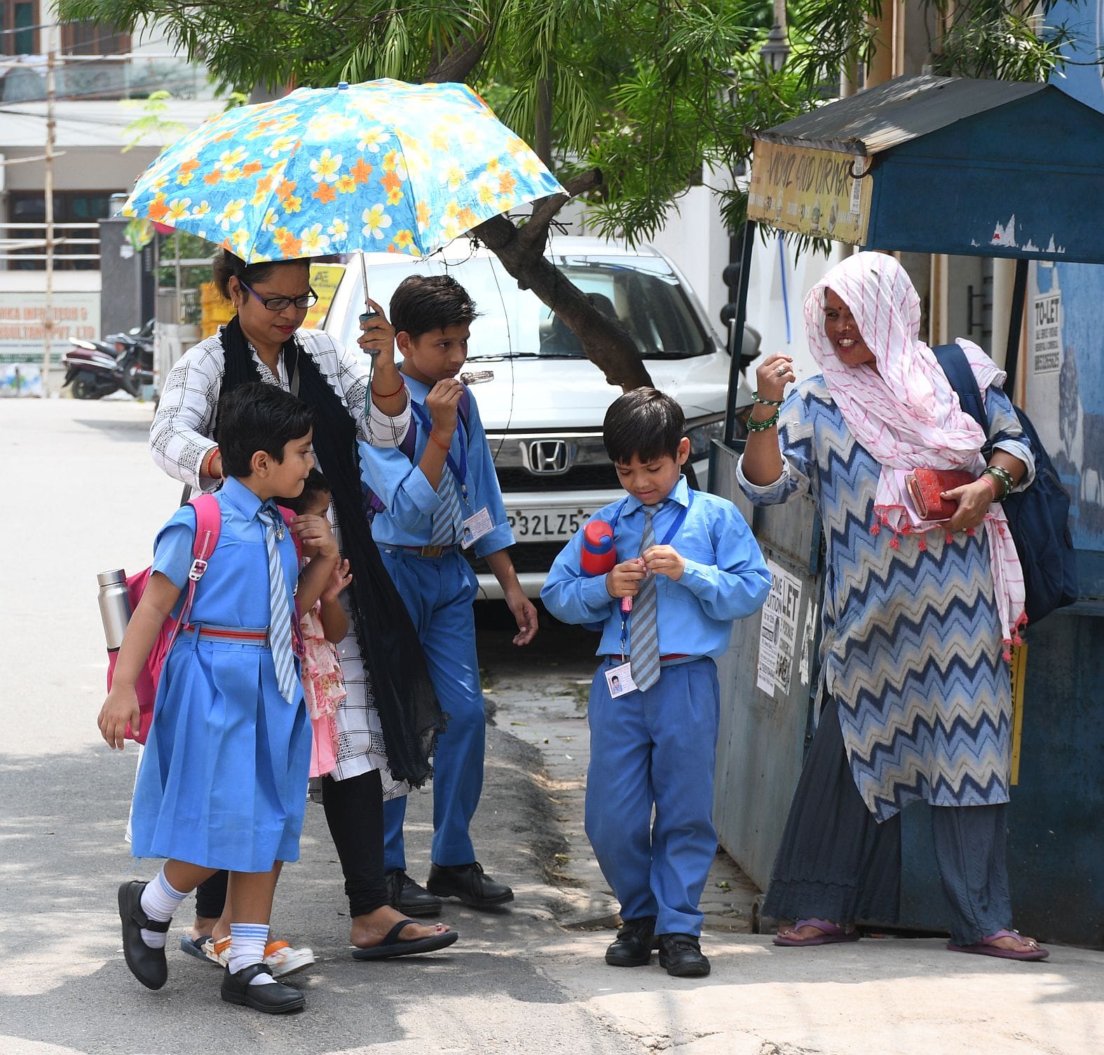 राजधानी में मंगलवार को तेज धूप ने किया परेशान। राजधानी में मंगलवार को तेज धूप ने किया परेशान।