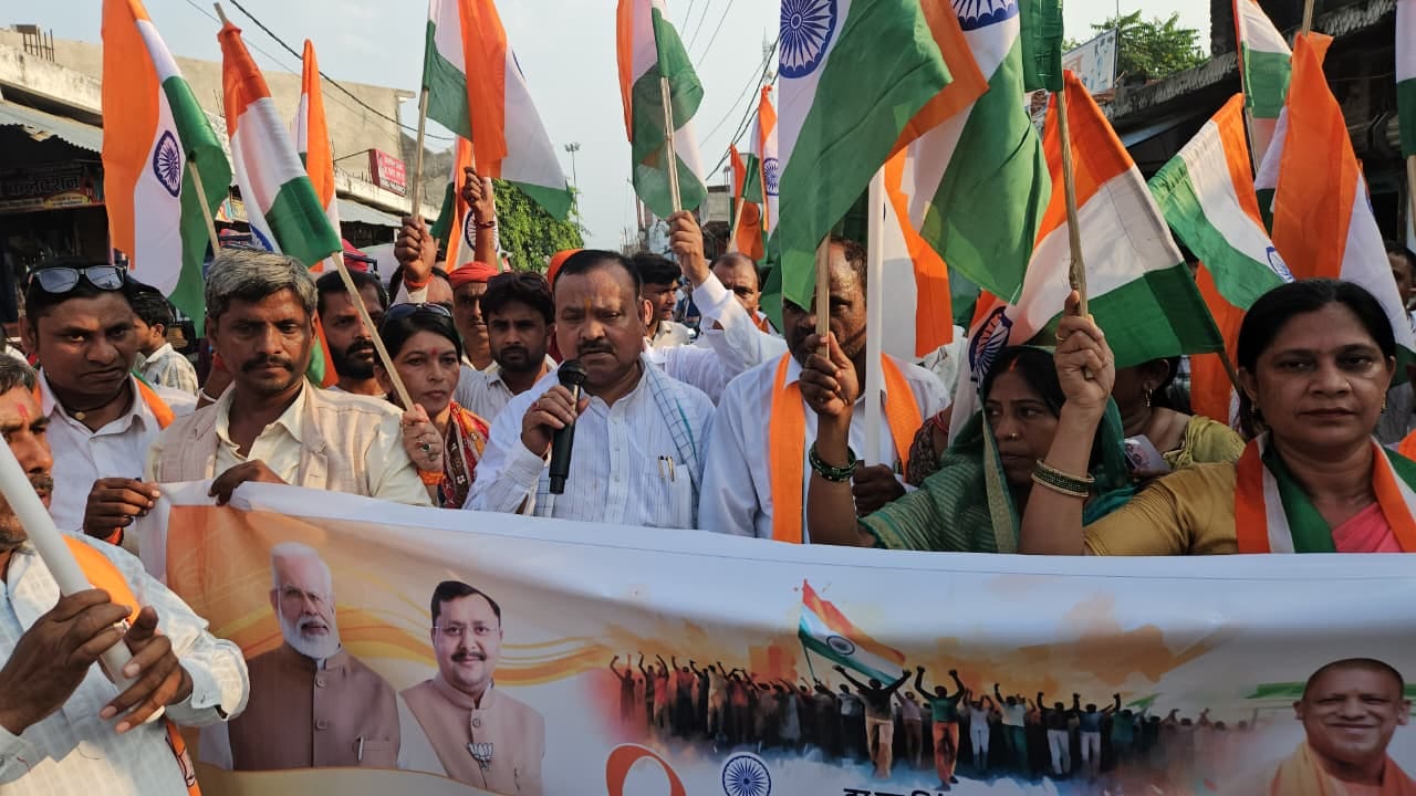 सिरसिया में आयोजित तिरंगा यात्रा