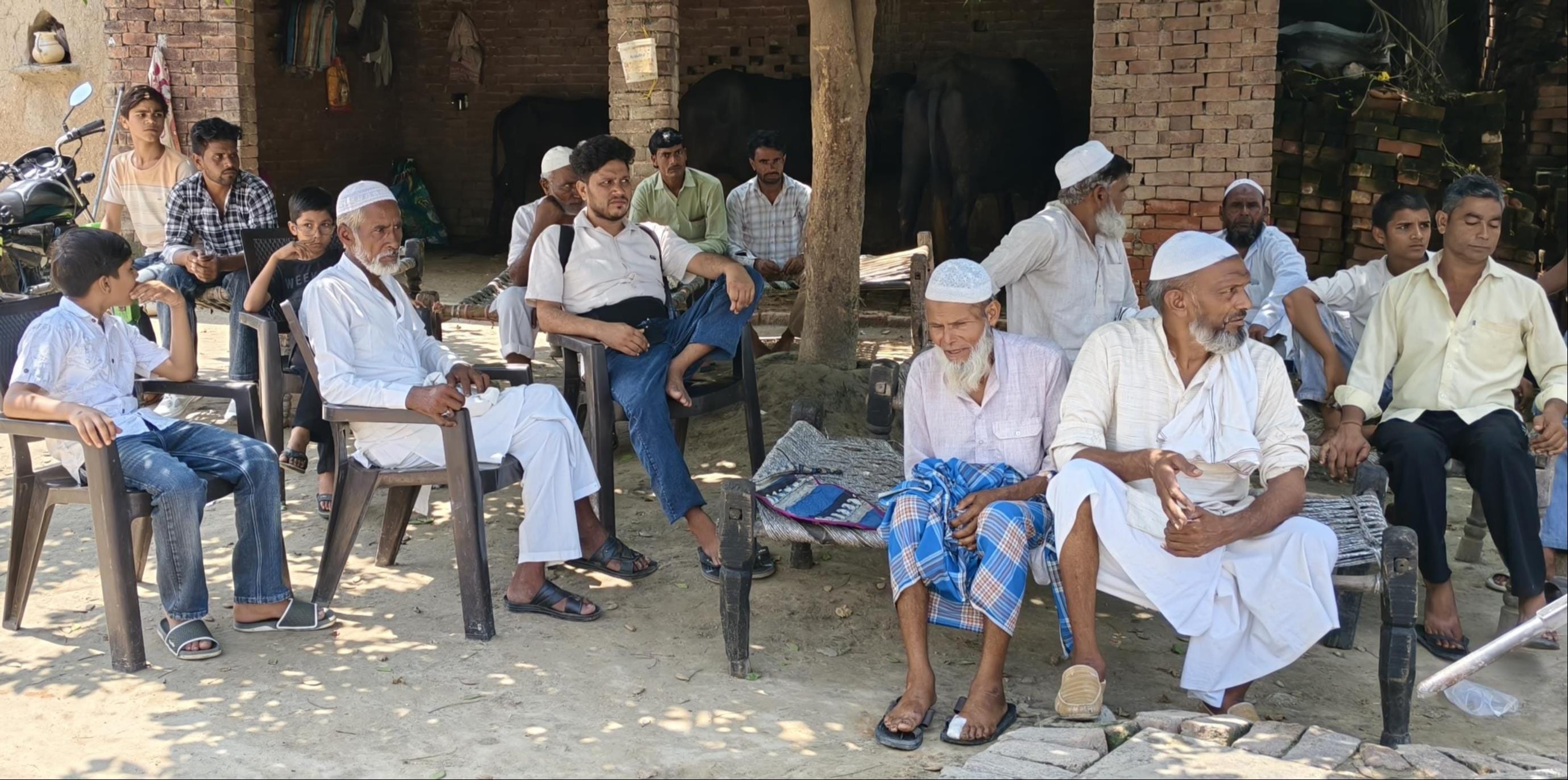 05... गांव काछवा के बेहलोल पुर रोड पर ट्रेक्टर ट्राली पलटने से दो सगे भाईयों समेत तीन की मौत दो
