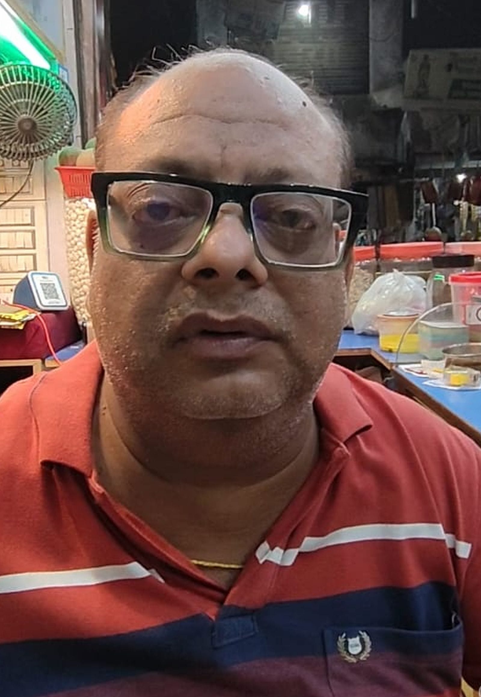 बड़ा बाजार में बंद पड़ी लाइट। संवाद बड़ा बाजार में बंद पड़ी लाइट। संवाद