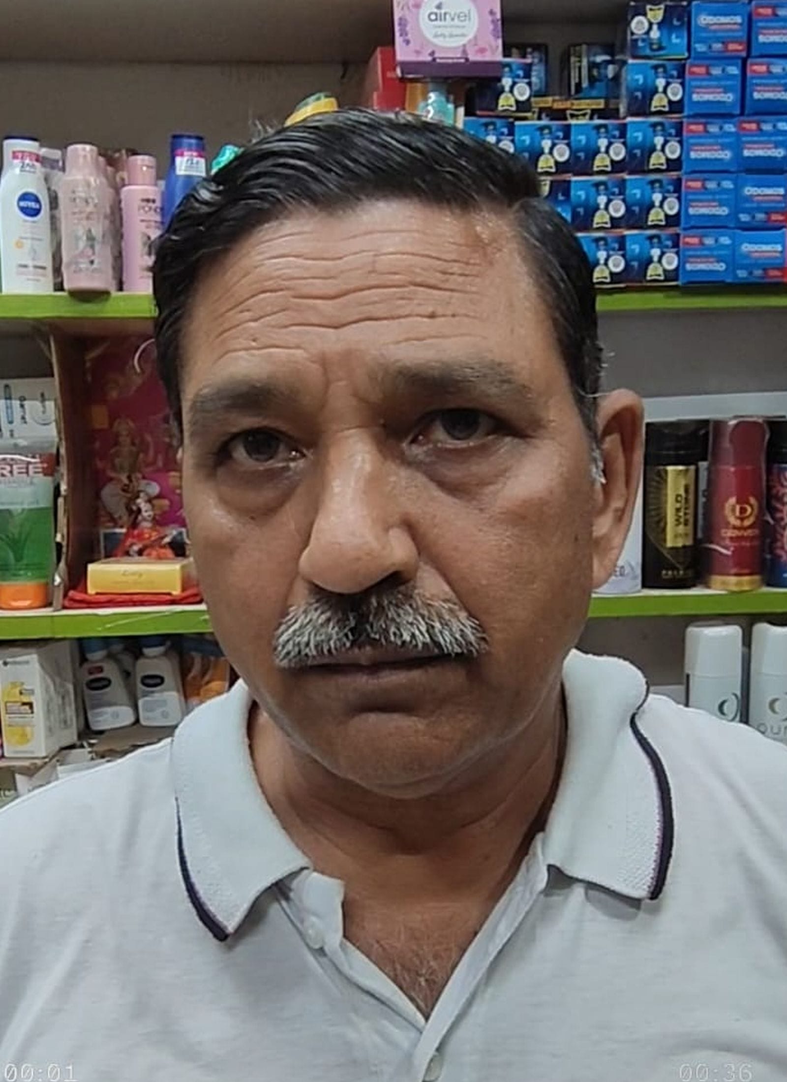 बड़ा बाजार में बंद पड़ी लाइट। संवाद बड़ा बाजार में बंद पड़ी लाइट। संवाद