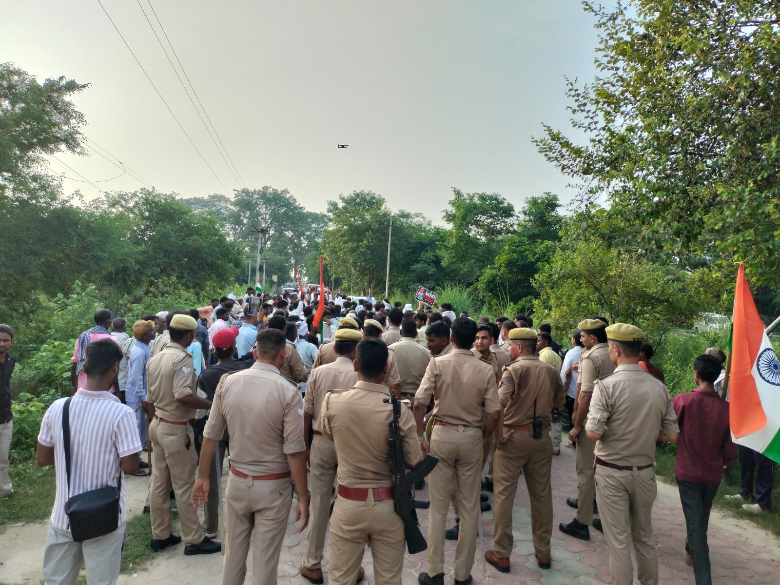 फोटो-61 सोरोंजी के गांव चंडोस में पवन कोरी की मौत के मामले में आयोजित की गई सभा में मौजूद अखिल फोटो-61 सोरोंजी के गांव चंडोस में पवन कोरी की मौत के मामले में आयोजित की गई सभा में मौजूद अखिल