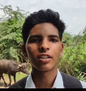 फोटो12एचएएमपी 28- रास्ते में भरा पानी व कीचड़। संवाद