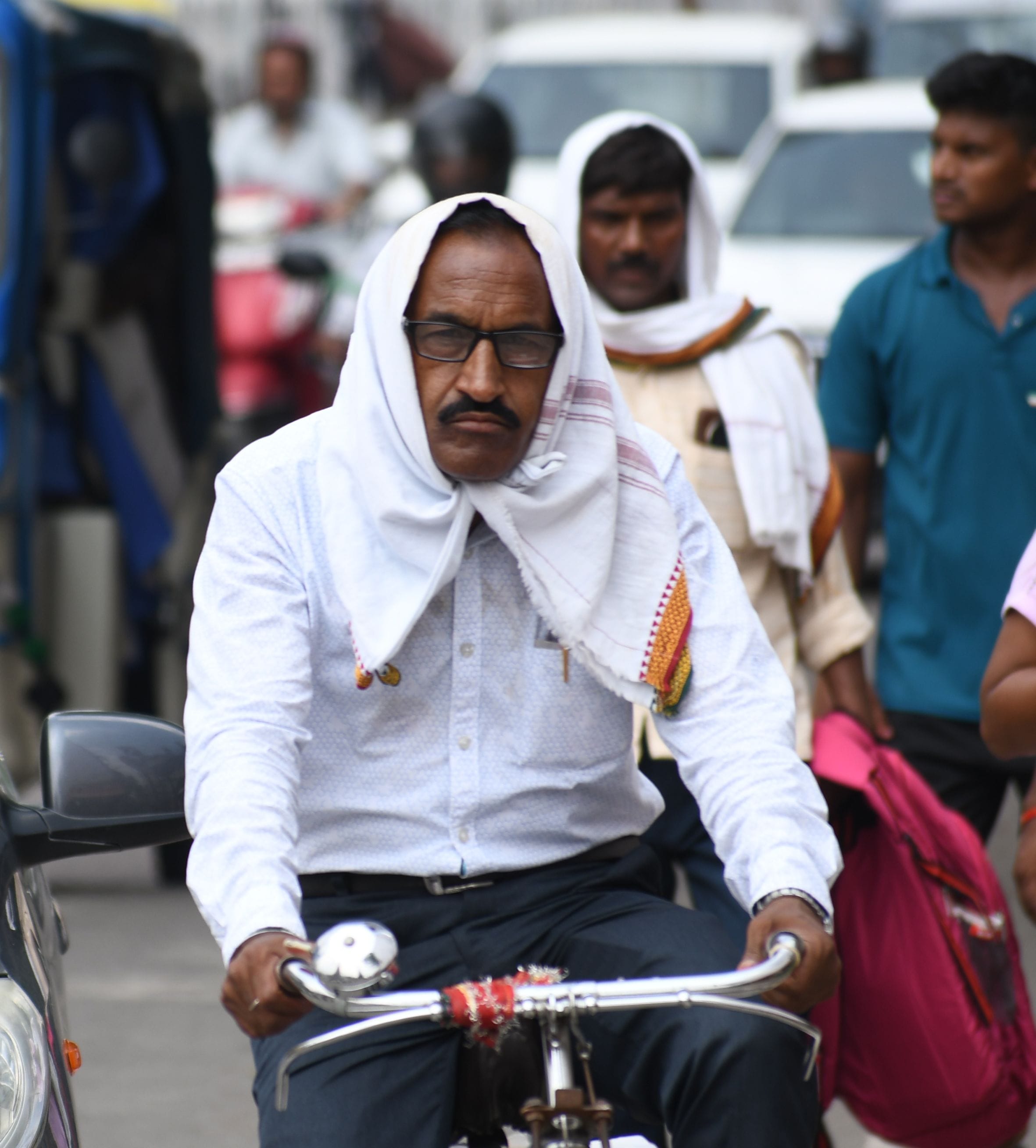 गर्मी व उमस से परेशान रहे लोग 