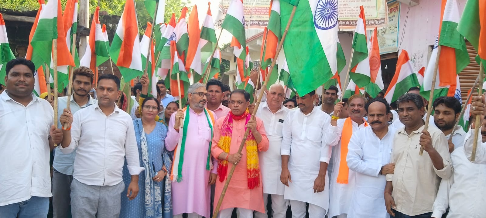 गढ़ीपुख्ता में तिरंगा यात्रा में शामिल भाजपा कार्यकर्ता। भाजपा गढ़ीपुख्ता में तिरंगा यात्रा में शामिल भाजपा कार्यकर्ता। भाजपा