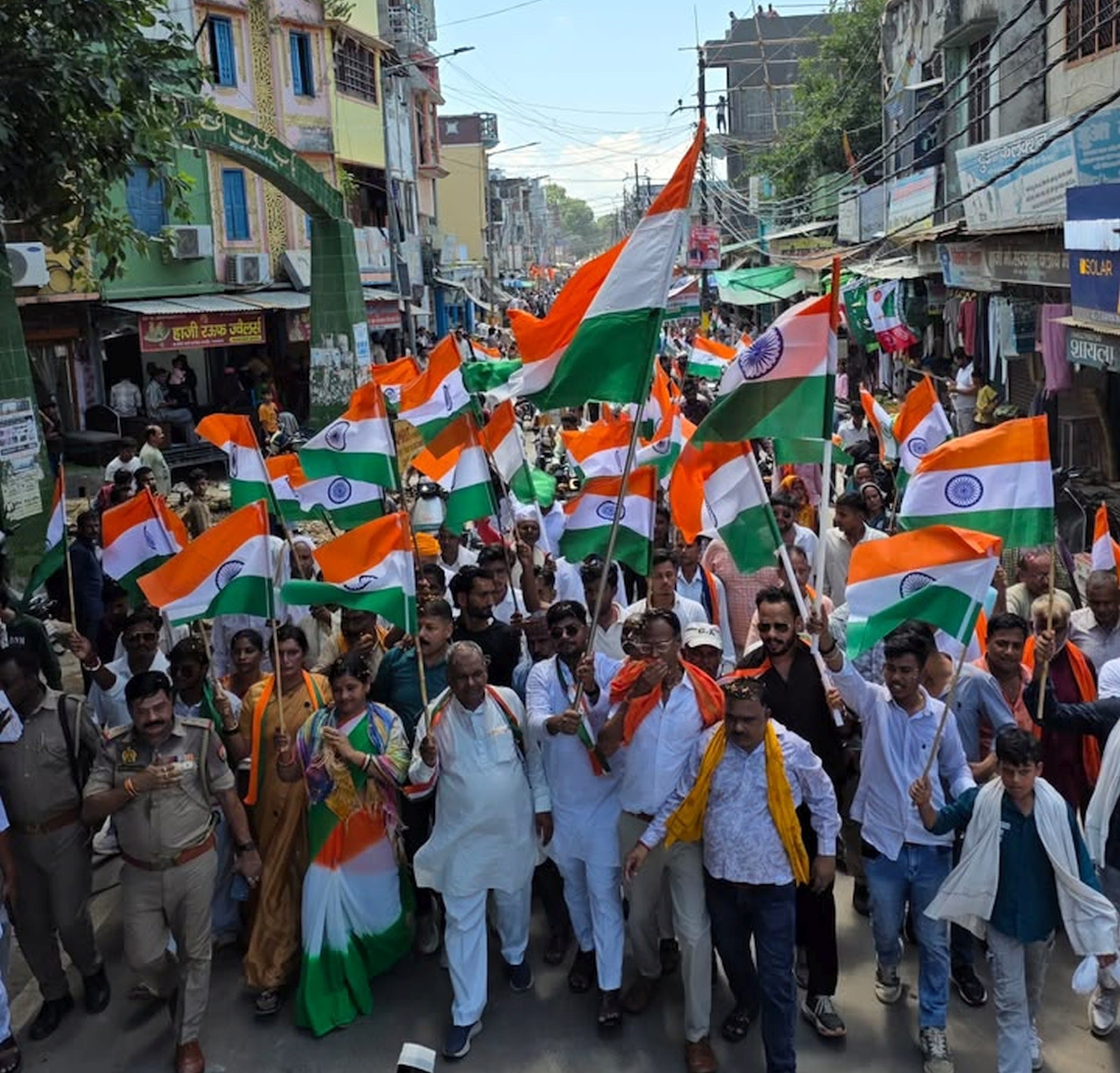 जिलेभर में निकाली गईं तिरंगा यात्राएं।