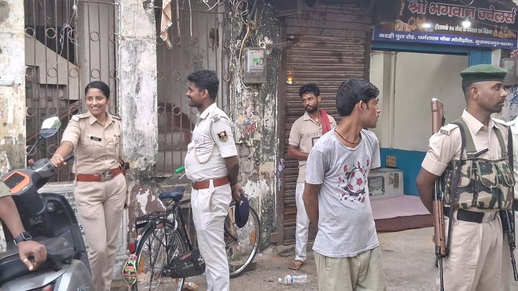 मसाज सेंटर की आड़ में देह व्यापार पर करवाई
