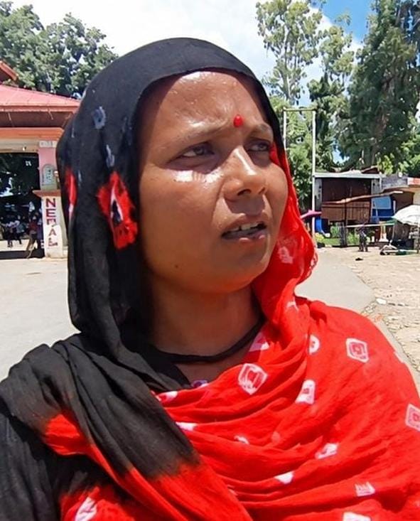 नेपाल सरकार की पहल पर प्रतिक्रिया व्यक्त करते लोग।