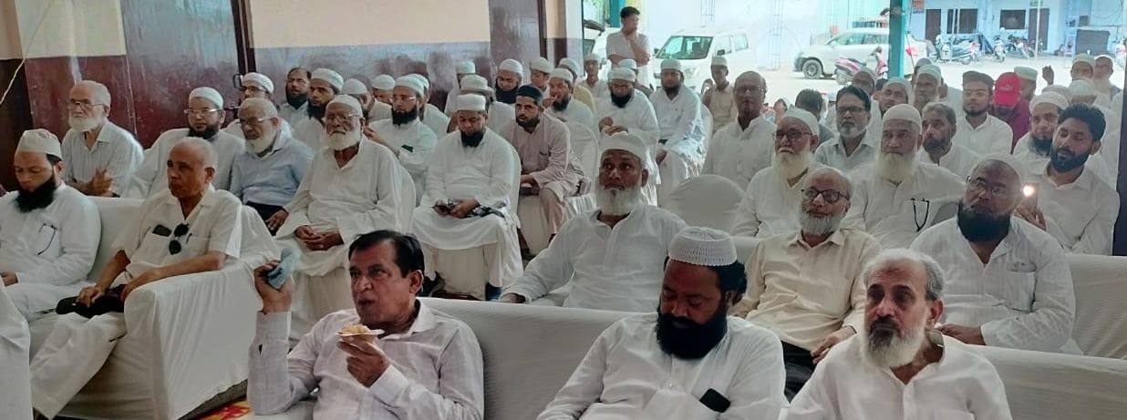 शाहजहांपुर में झंडा स्थित स्कूल में आयोजित सेमिनार में बोलते प्रो.सैयद नोमान। संवाद