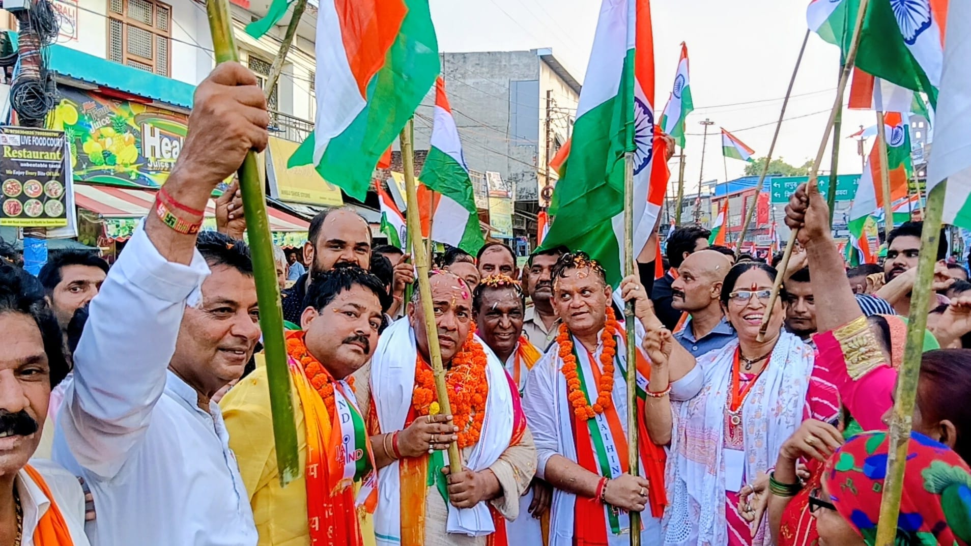 श्री स्वामी विवेकानंद इंटर कालेज निलौहा के एन सी सी कैडेट्स व छात्र छात्राओं तिंरगा रैली निकालत श्री स्वामी विवेकानंद इंटर कालेज निलौहा के एन सी सी कैडेट्स व छात्र छात्राओं तिंरगा रैली निकालत