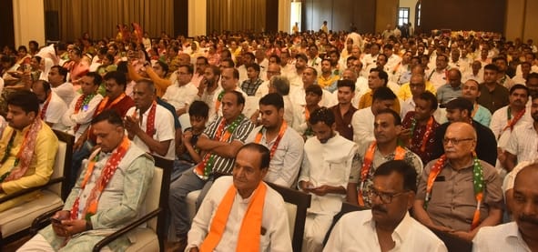 उपाध्याय श्री वीहसंत सागर महाराज का 43वां अवतरण दिवस बुधवार को मनाया गया।