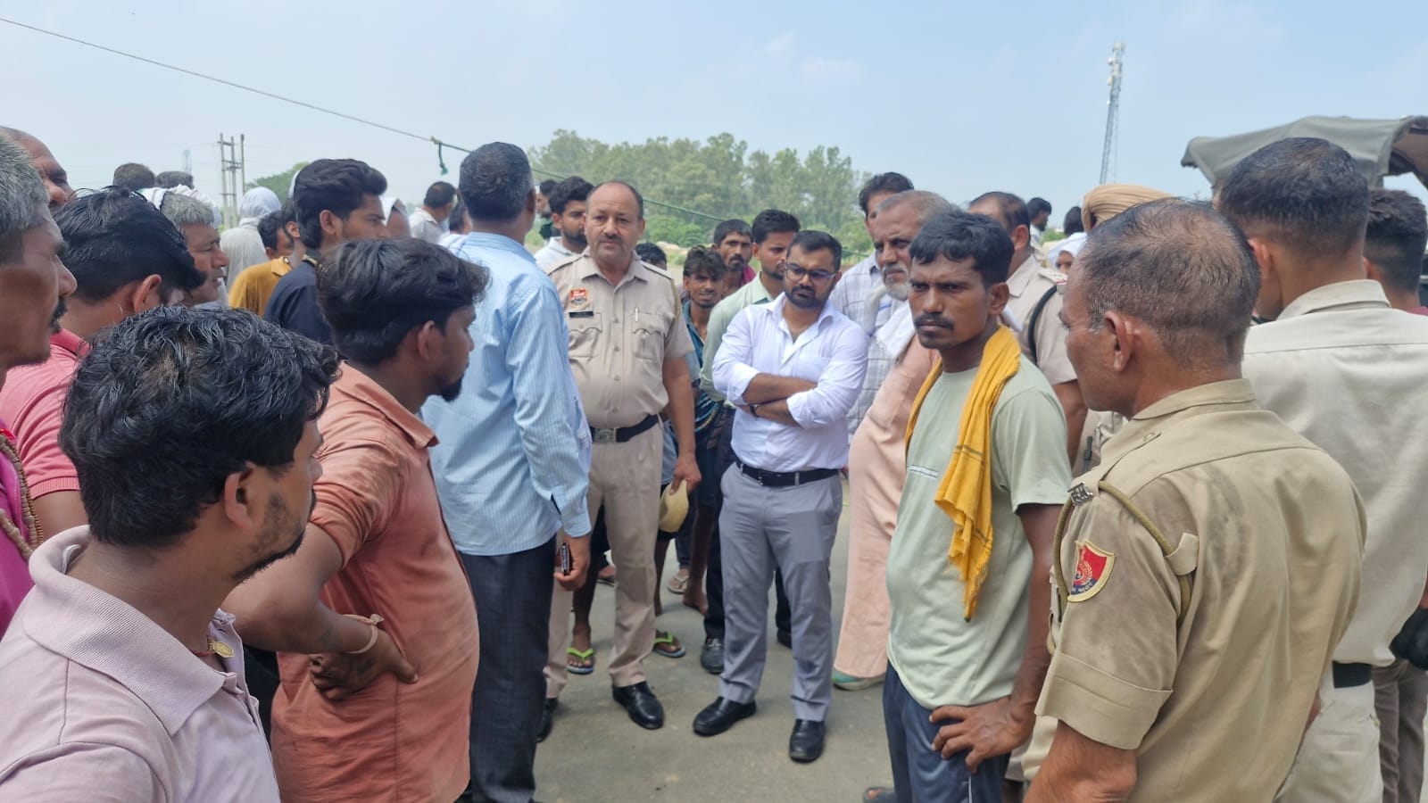 13 ढांड 01 करनाल-पटियाला हाईवे पर टेंट लगाकर जाम लगाते सचिन के परिजन  