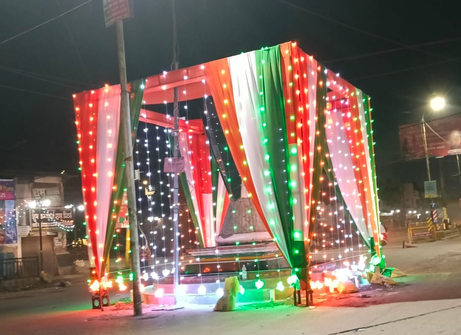 बच्चों को बताया तिरंगे का महत्व