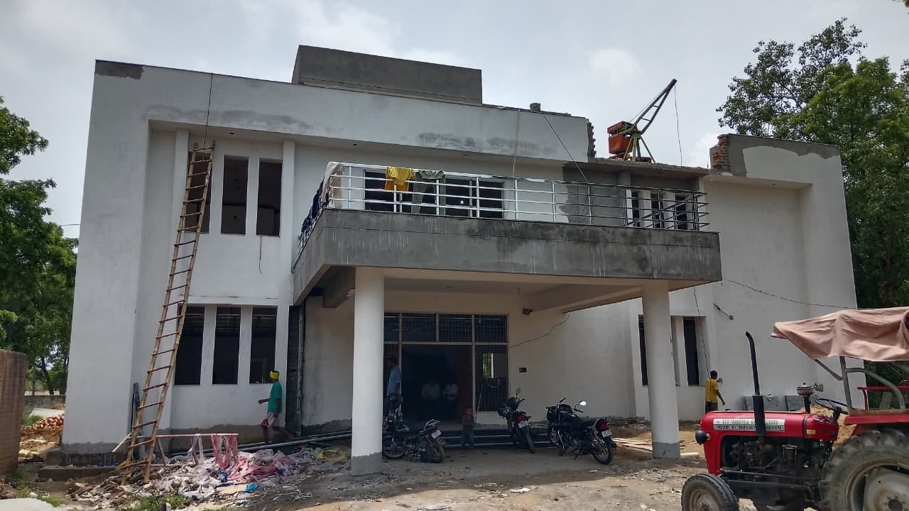 बिजली निगम परिसर में एसई कार्यालय के भवन का जारी निर्माण कार्य। संवाद बिजली निगम परिसर में एसई कार्यालय के भवन का जारी निर्माण कार्य। संवाद