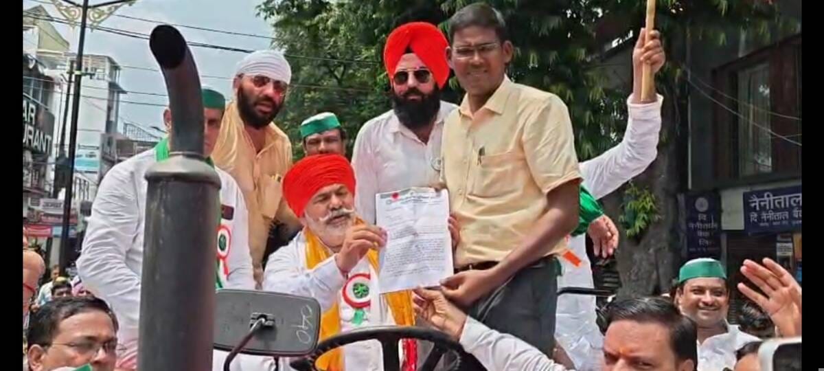 बुढ़ाना। तिरंगा यात्रा में शामिल राज्यमंत्री व अन्य। संवाद