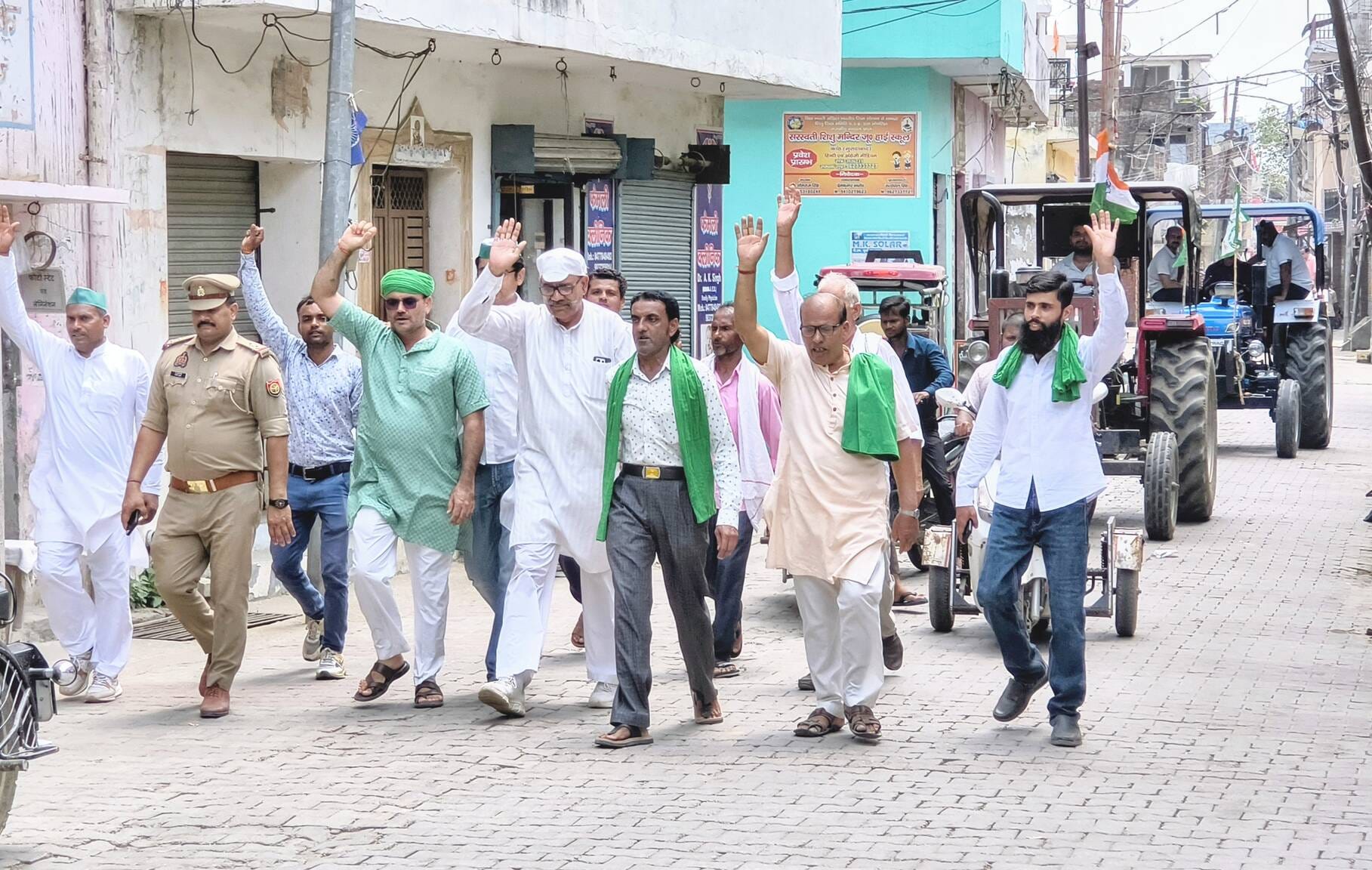 छजलैट में ट्रैक्टर मार्च निकालते भाकियू टिकैत कार्यकर्ता। स्रोत: संगठन छजलैट में ट्रैक्टर मार्च निकालते भाकियू टिकैत कार्यकर्ता। स्रोत: संगठन