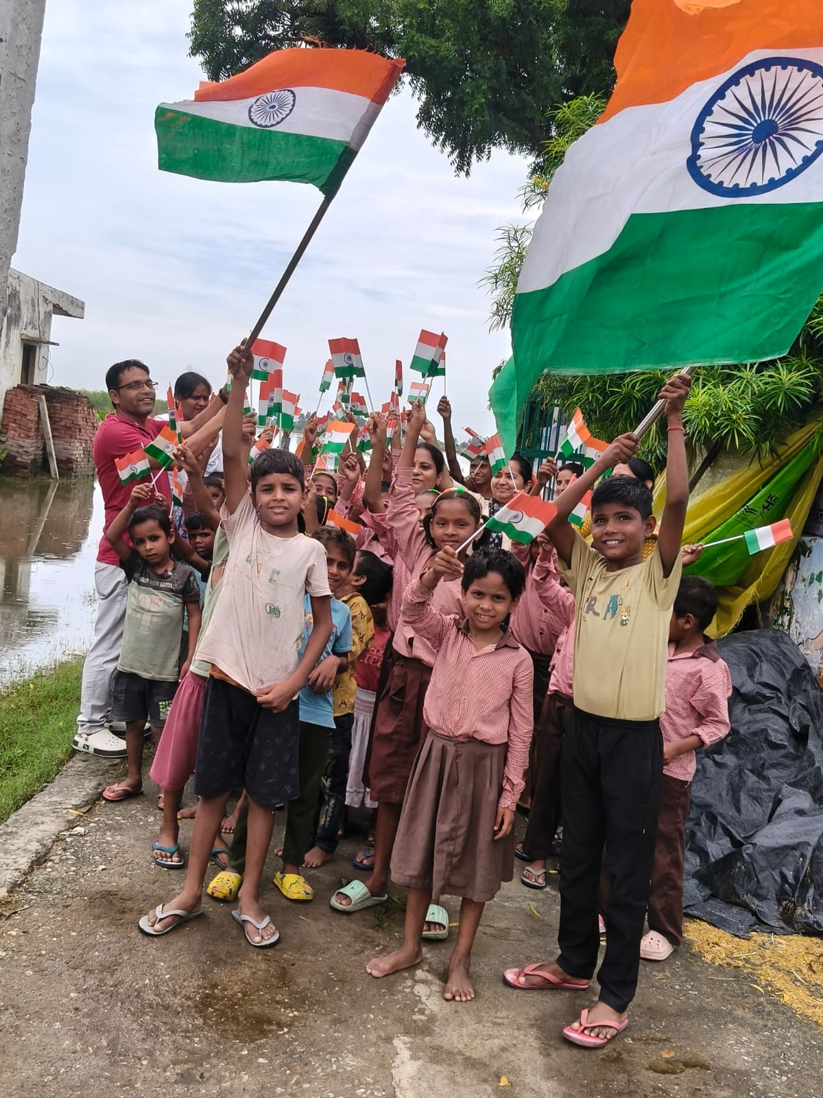 फोटो-10 तिरंगा यात्रा निकालते आईटीआई के छात्र व शिक्षक। स्रोत: जागरूक फोटो-10 तिरंगा यात्रा निकालते आईटीआई के छात्र व शिक्षक। स्रोत: जागरूक