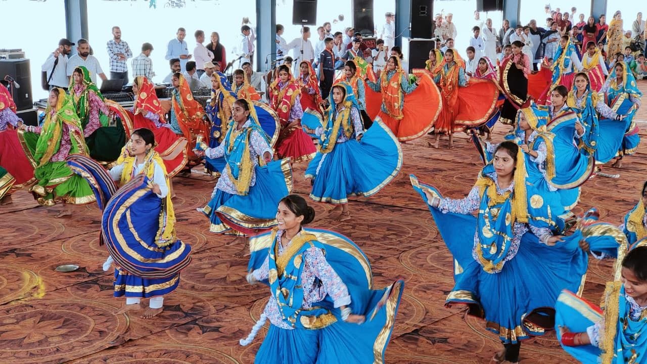 फोटो 13जेएनडी13-नई अनाज मंडी में फुल ड्रैस रिहर्सल पर मार्च-पास्ट की सलामी लेते हुए डीसी डॉ. वै
