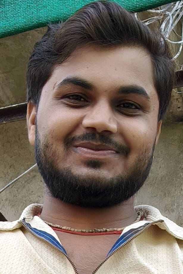 फोटो 14 एमएएचपी 10 परिचय-कस्बा श्रीनगर के मोहल्ला भैरवगंज में बारिश से मरम्मत के बाद इस तरह उखड