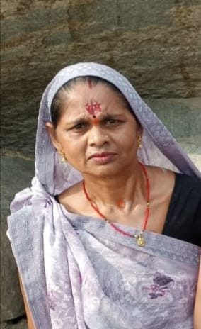 फोटो14 एचएएमपी 22- मुस्करा सीएससी में मृतका के रोते बिलखते बेटे। संवाद फोटो14 एचएएमपी 22- मुस्करा सीएससी में मृतका के रोते बिलखते बेटे। संवाद