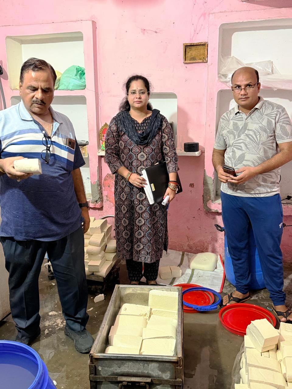 फोटो35 कासगंज के काली नदी के पास नगर पालिका कर्मियों की ओर से फेंका गया कूड़ा। संवाद फोटो35 कासगंज के काली नदी के पास नगर पालिका कर्मियों की ओर से फेंका गया कूड़ा। संवाद