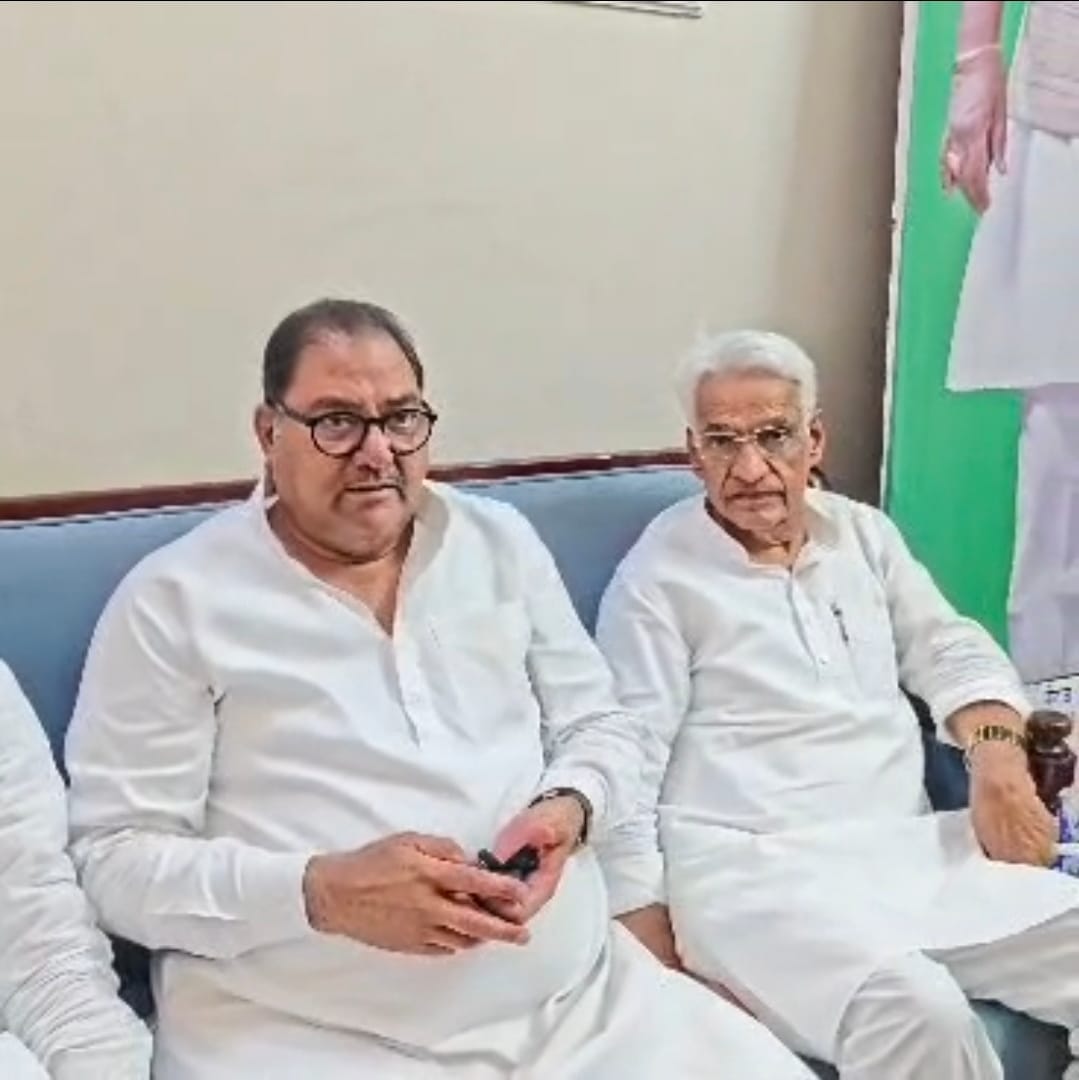 कुरुक्षेत्र। पत्रकारों से बातचीत करते अभय चौटाला। संवाद कुरुक्षेत्र। पत्रकारों से बातचीत करते अभय चौटाला। संवाद