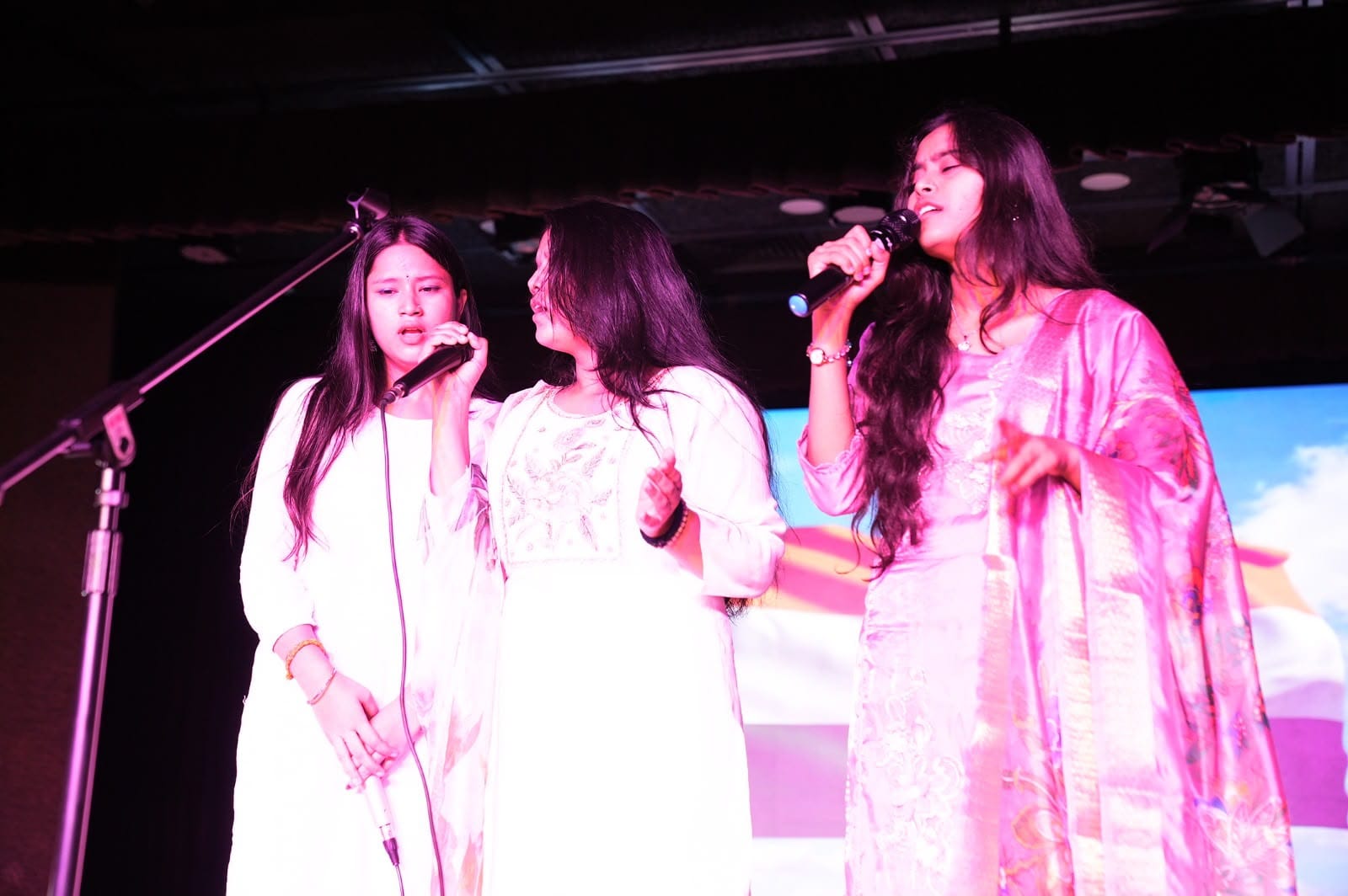 स्वतंत्रता दिवस की पूर्व संध्या पर महर्षि यूनिवर्सिटी में सांस्कृतिक कार्यक्रम का आयोजन