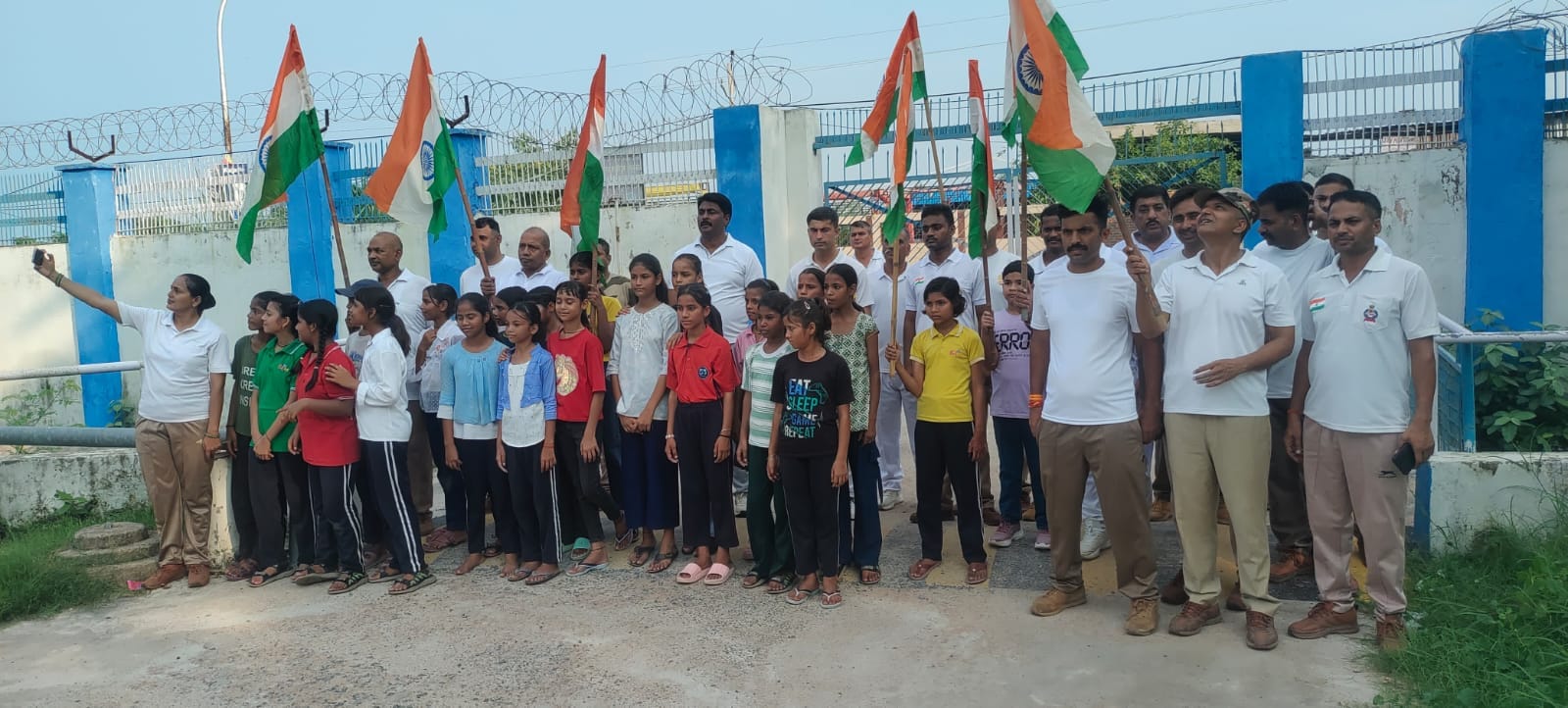 शहर में तिरंगा यात्रा निकालते भाजपाई। स्रोत:आयोजक शहर में तिरंगा यात्रा निकालते भाजपाई। स्रोत:आयोजक