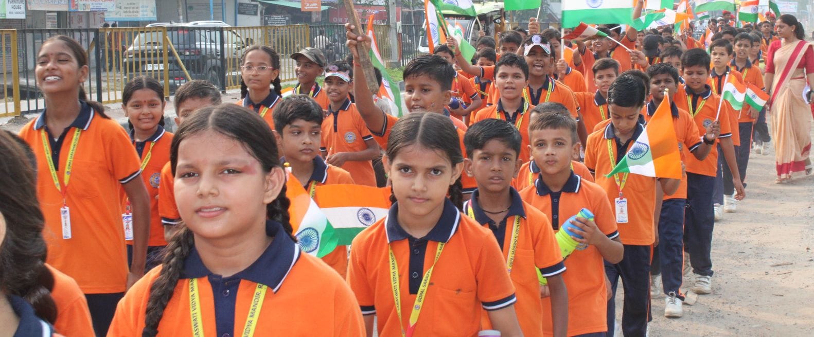 तिरंगा यात्रा निकालते होमगार्ड के जवान। तिरंगा यात्रा निकालते होमगार्ड के जवान।