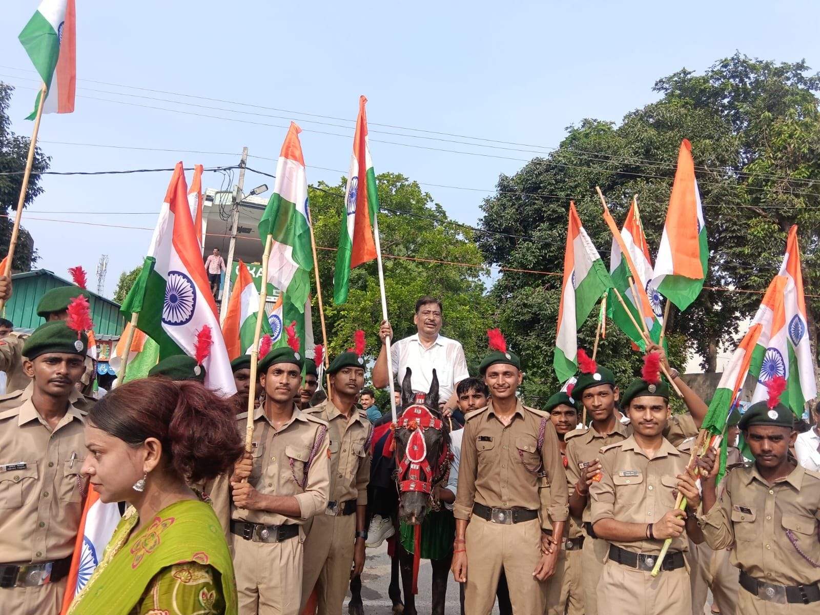 तिरंगा यात्रा निकालते होमगार्ड के जवान। तिरंगा यात्रा निकालते होमगार्ड के जवान।