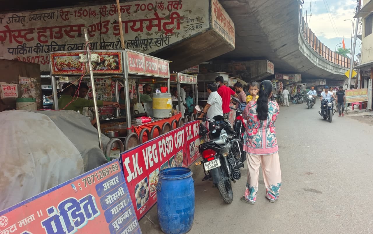 धर्मशाला चौराहे पर नो वेडिंग जोन में लगी दुकानें। संवाद धर्मशाला चौराहे पर नो वेडिंग जोन में लगी दुकानें। संवाद