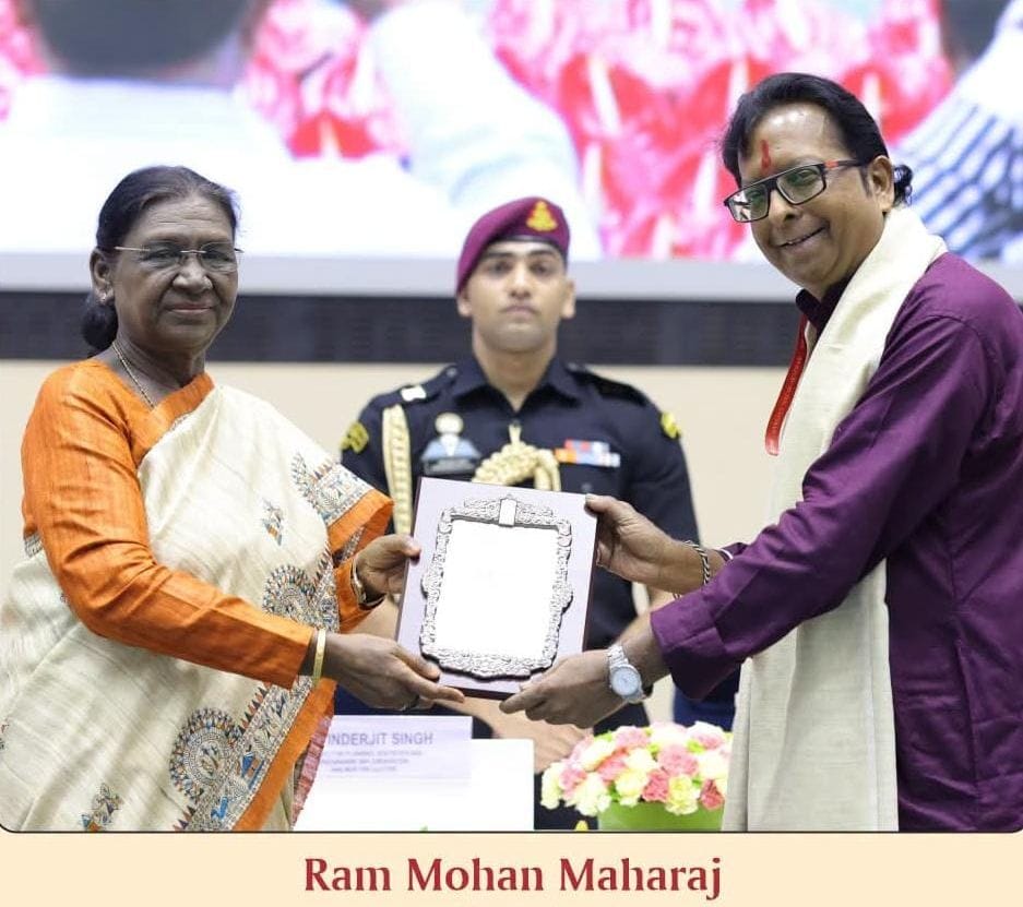 उस्ताद युगांतर सिंदूर को राष्ट्रपति द्रौपदी मुर्मू ने नई दिल्ली में किया सम्मानित। स्रोत स्वयं