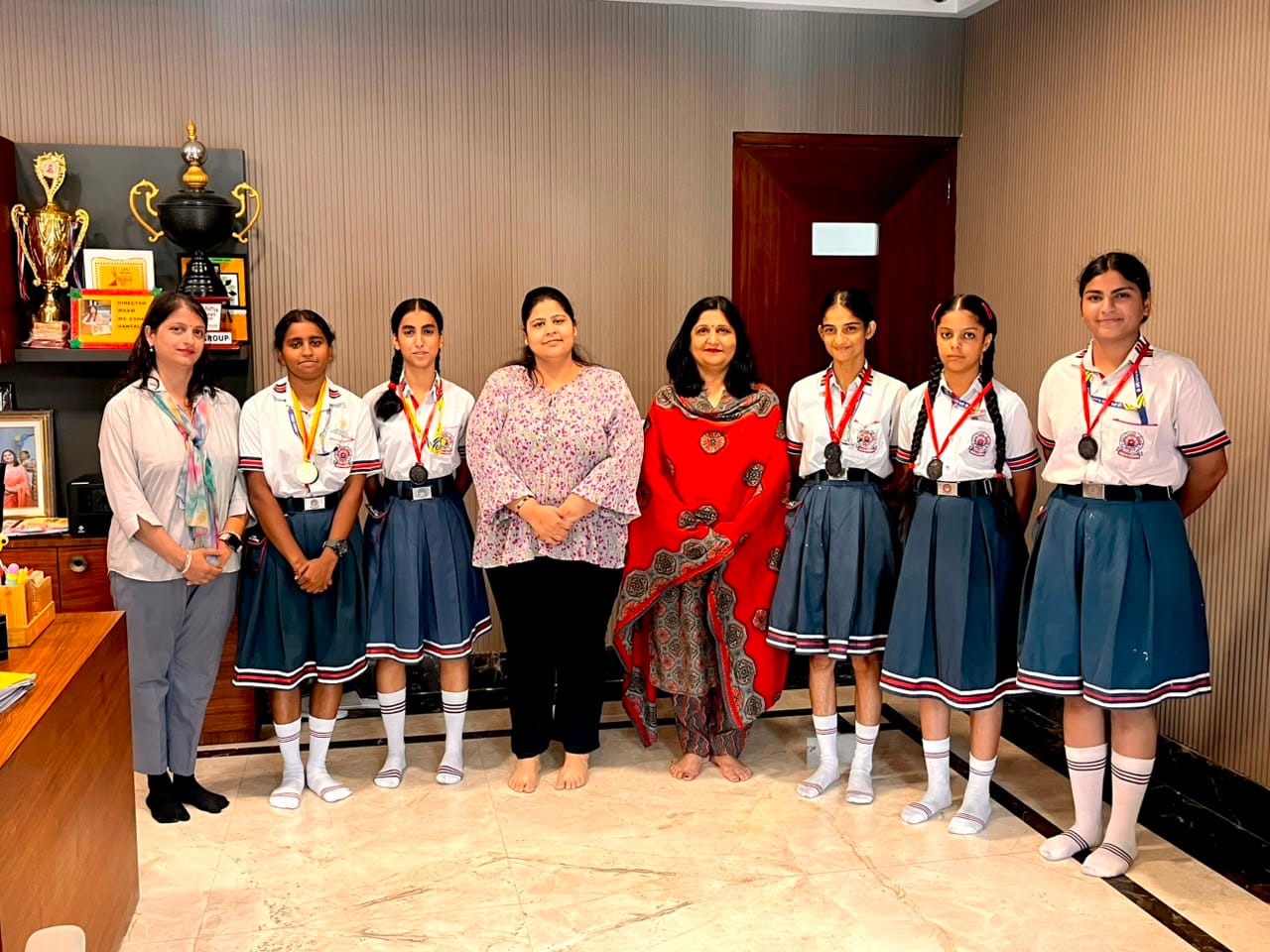 अंबाला छावनी के जीएमएन कॉलेज की छात्रा हर घर तिरंगा अभियान के तहत सेल्फी लेते हुए। प्रवक्ता