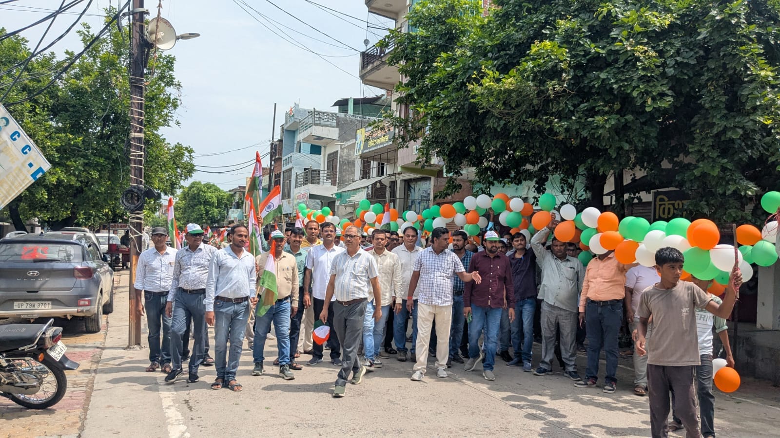 बिधूना में तिरंगा रैली निकालते अधिवक्ता व अन्य। संवाद बिधूना में तिरंगा रैली निकालते अधिवक्ता व अन्य। संवाद