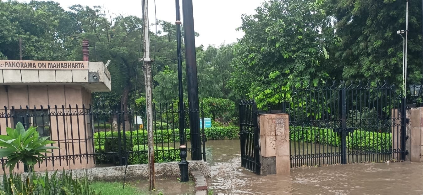 कुरुक्षेत्र। सेक्टर-़17 आर्य समाज मार्केट रोड व आसपास ये बने रहे हालात। संवाद 