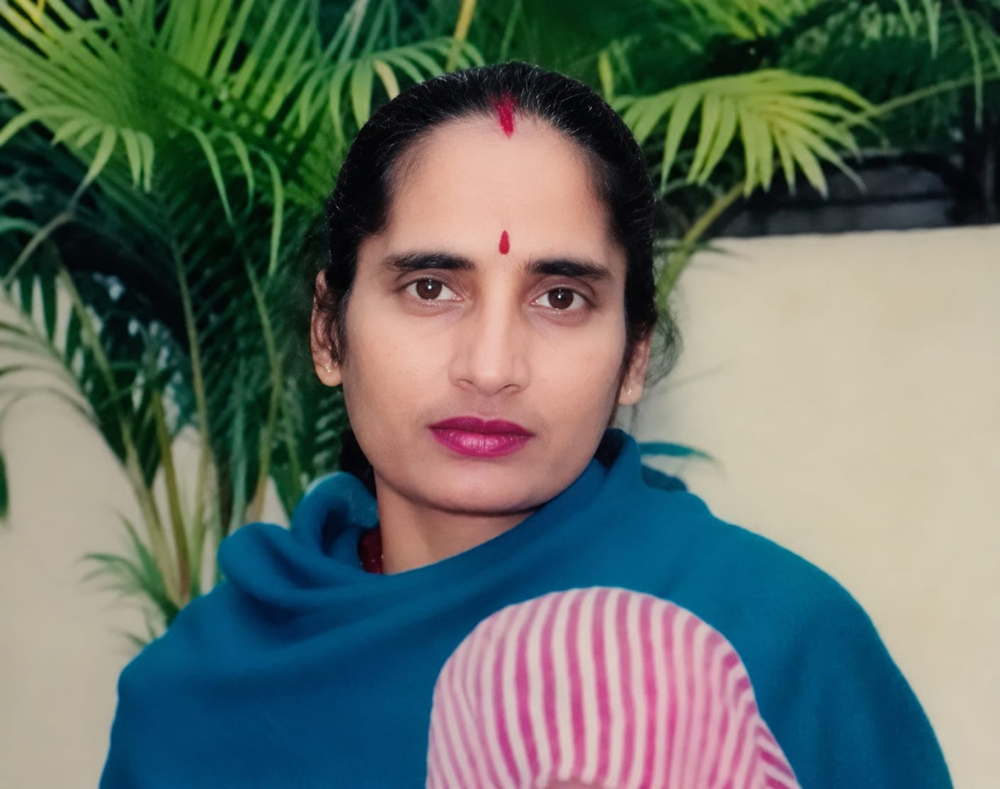 महिला की हत्या के बाद परिजनों से बात करती पुलिस। संवाद महिला की हत्या के बाद परिजनों से बात करती पुलिस। संवाद