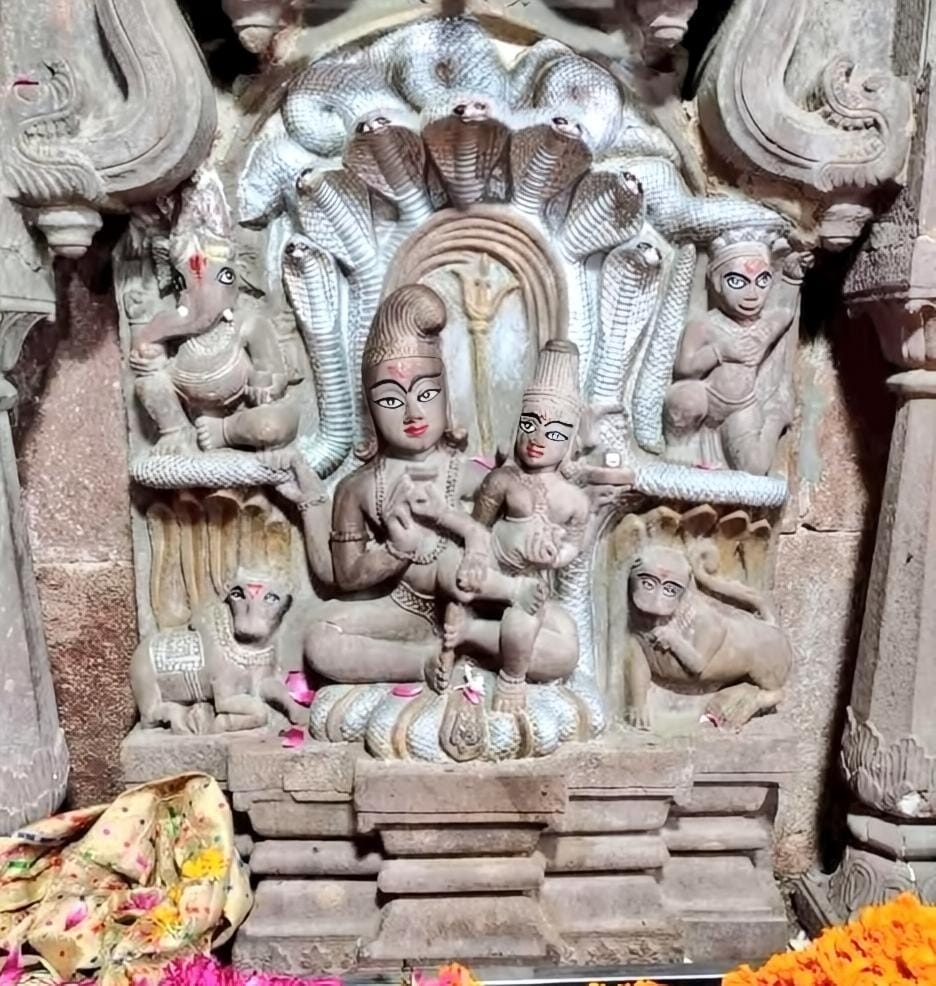 मन्दिर में तैयारियां जारी