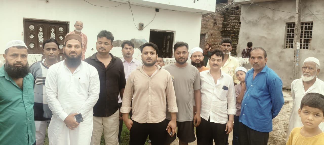 नगीना के ग्राम मनसा में बंद पड़े मकान में चोरों के घुसने के बाद बिखरा पड़ा सामान। स्रोत ग्रामीण
